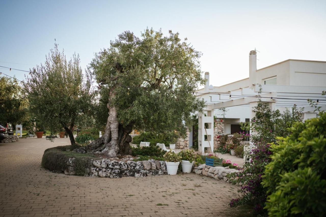 Prestigiosa Villa Con Piscina Condominiale Monopoli Eksteriør billede